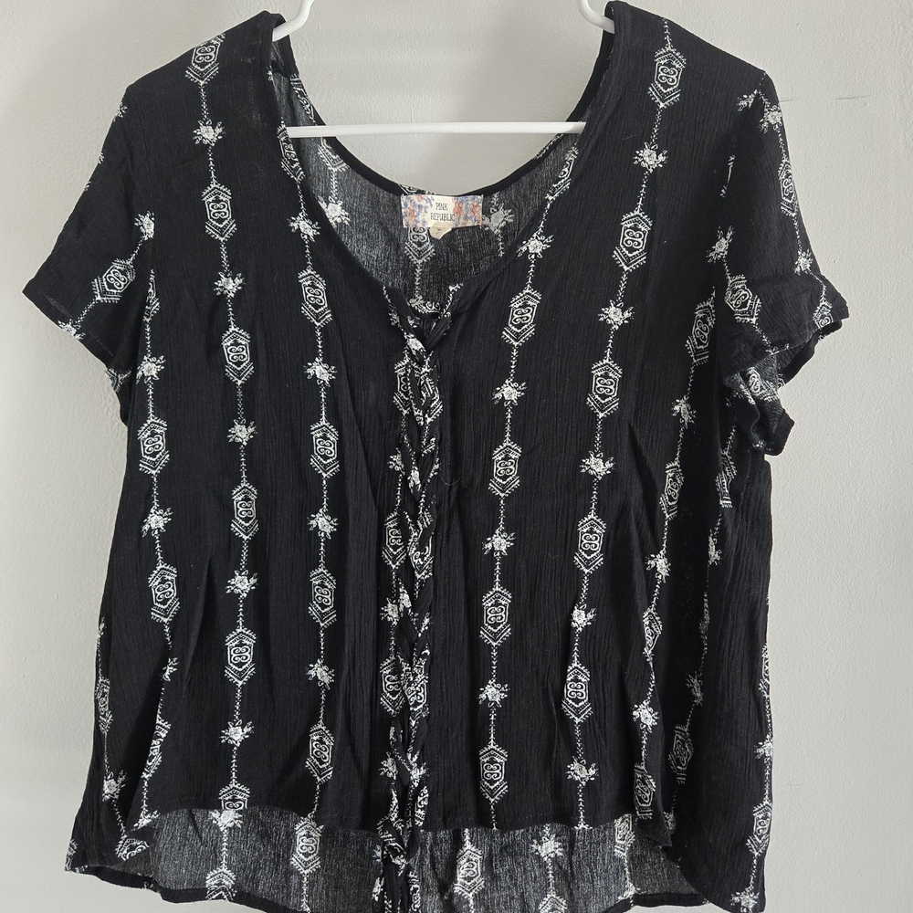 Pink Republic Black and White Geometric Blouse